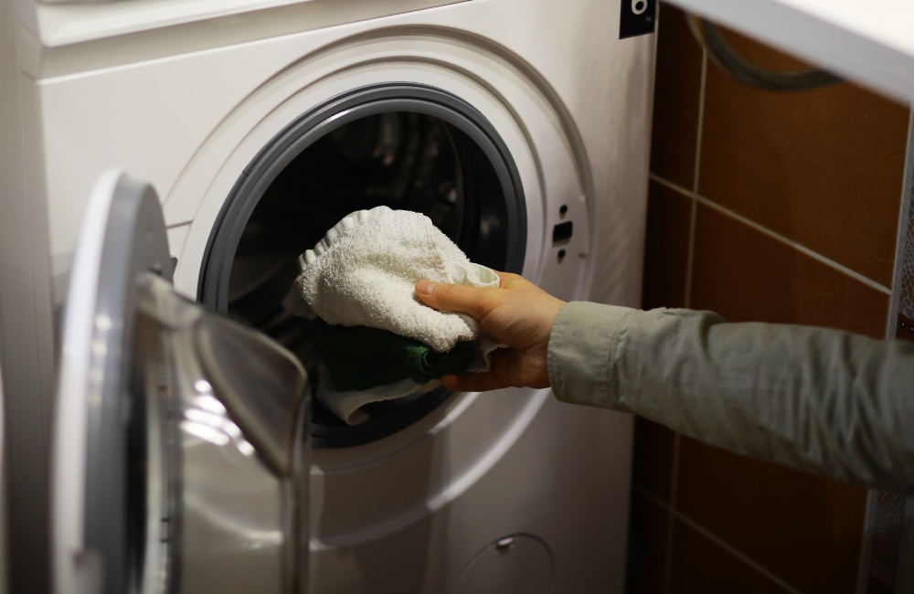 vệ sinh máy giặt cửa trước đúng cách