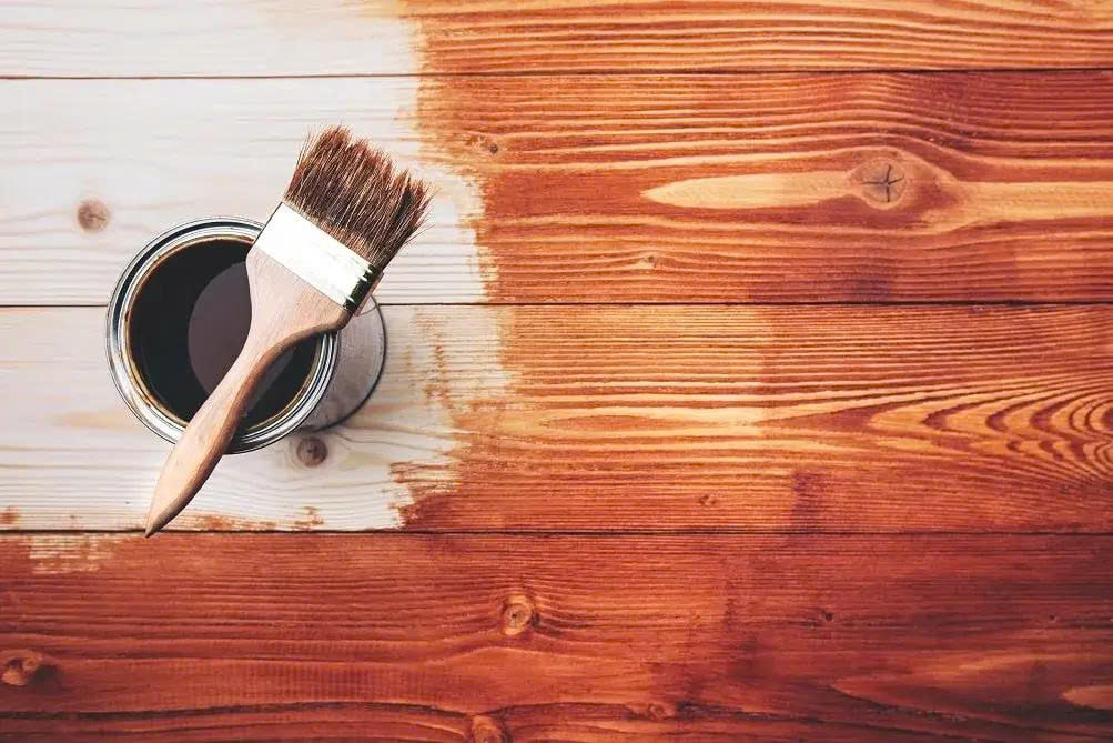 Khi nào nên gọi thợ tẩy sơn PU trên nội thất gỗ nhà bạn