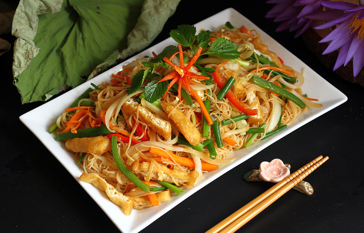 Bún gạo xào rau củ