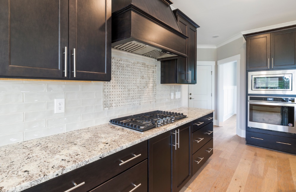 Ứng dụng đa dạng của đá granite tự nhiên trong tủ bếp