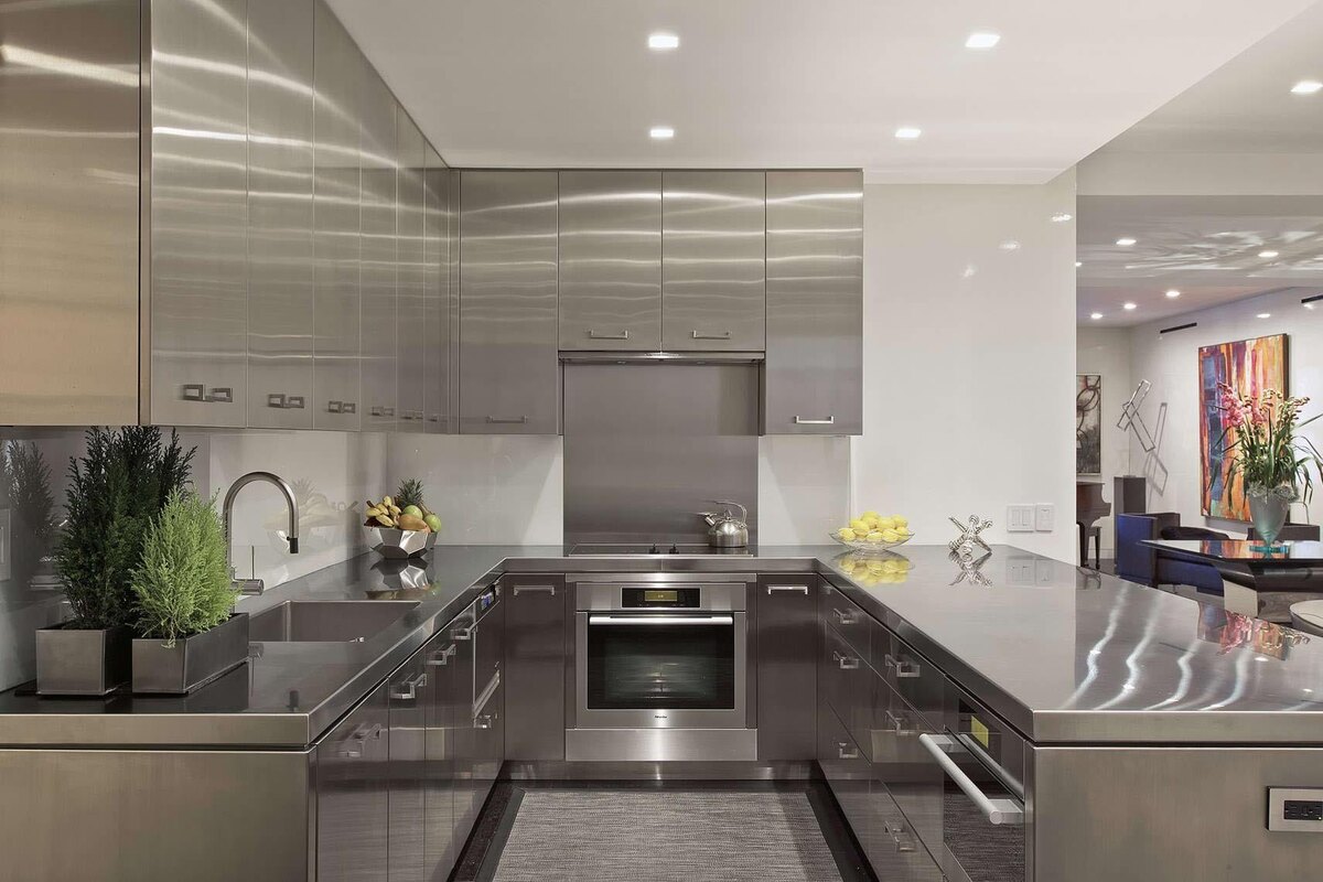 Có nên làm tủ bếp bằng inox