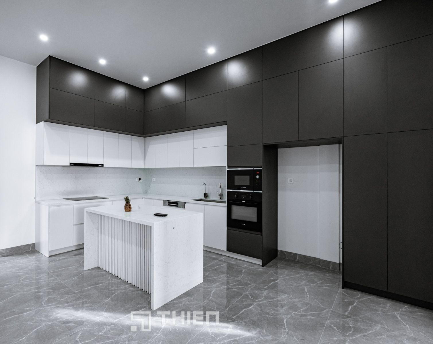 Tủ bếp nhà phố sang trọng hiện đại