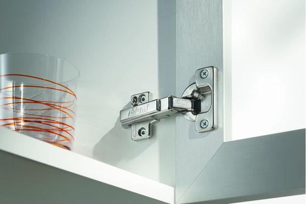 Bản lề Blum giúp đóng mở của êm ái, nhẹ nhàng