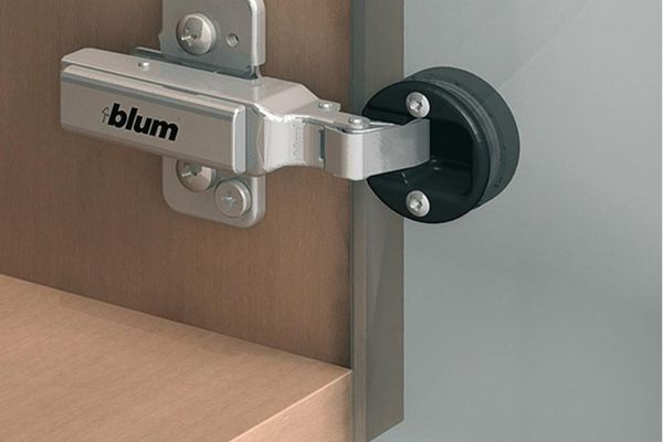 Kinh nghiệm từ chuyên gia khi sử dụng bản lề Blum