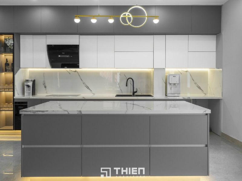 Tủ chữ I với MDF chống ẩm và gỗ nhựa, bề mặt cánh phủ Lacquerred Laminate