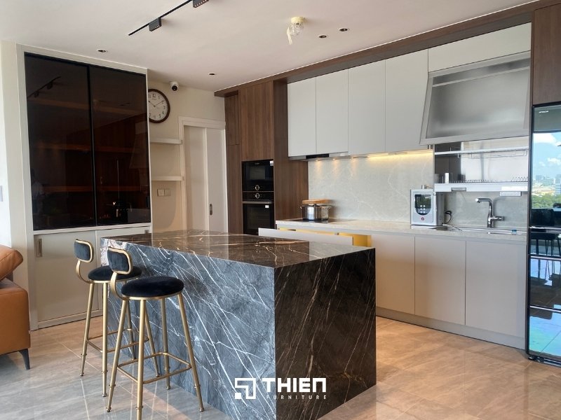 Mẫu tủ bếp có bàn đảo bếp kết hợp quầy bar phong cách