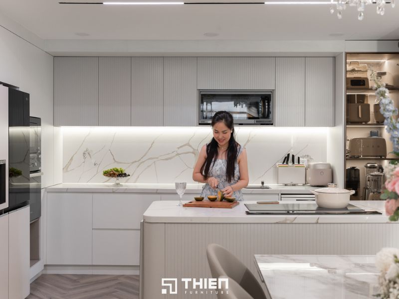 Thiên Furniture sẽ lắng nghe và tư vấn cho khách hàng về mẫu tủ bếp đẹp