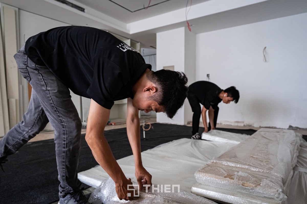 Tủ bếp Thiên thi công đúng tiến độ