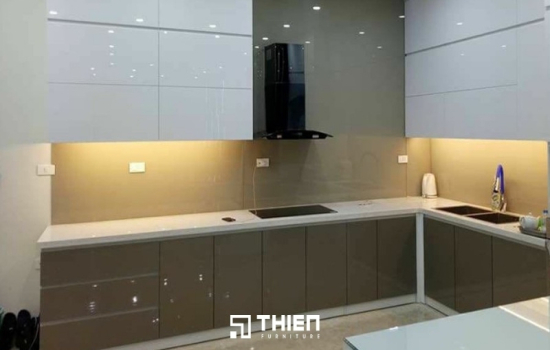 Các Loại Kính Ốp Bếp Phổ Biến Và Cách Chọn Màu Phù Hợp