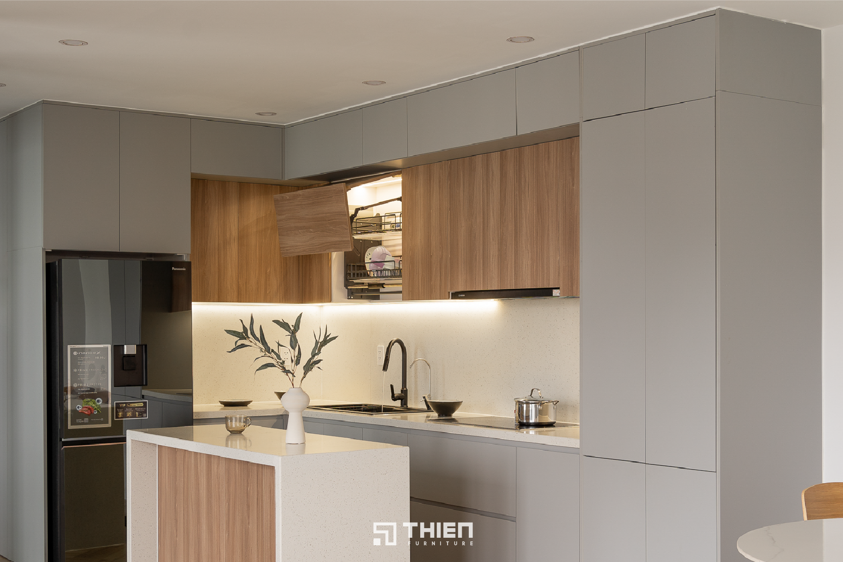 Bếp Chữ L Vân Gỗ Sang Trọng - Chị Như KDC Him Lam