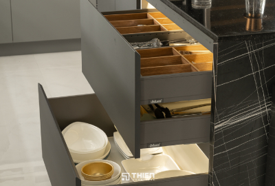 Bếp Chữ L Không Gian Mở Ấn Tượng - Biệt Thự Chị Uyên, Lucasta Khang Điền